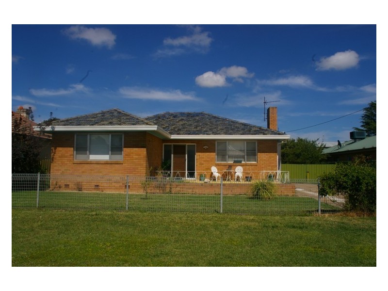 76 Fitzroy Avenue, Cowra NSW 2794