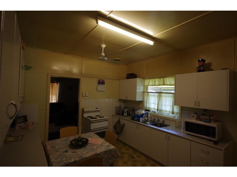 35 Lee Street, Cowra NSW 2794