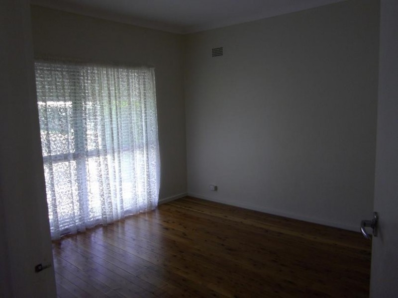 27 Brisbane Ave, Cowra NSW 2794