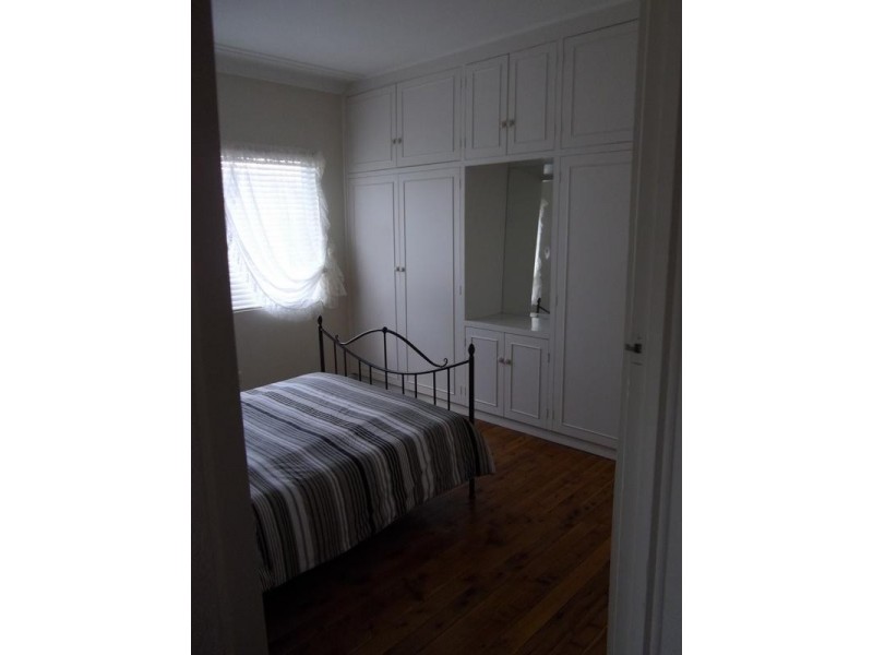 27 Brisbane Ave, Cowra NSW 2794