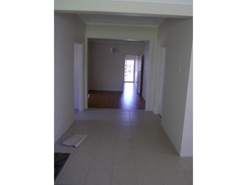 27 Brisbane Ave, Cowra NSW 2794