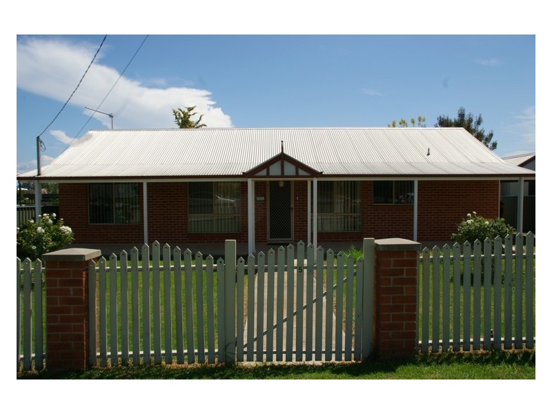52 Kite Street, Cowra NSW 2794