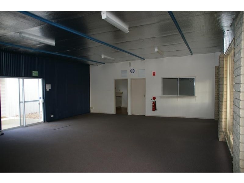 38 A Young Road, Cowra NSW 2794