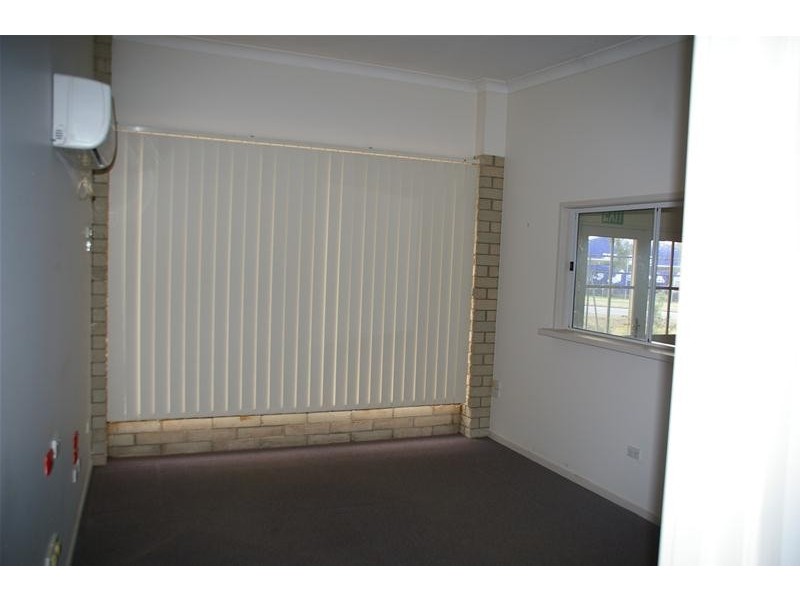 38 A Young Road, Cowra NSW 2794
