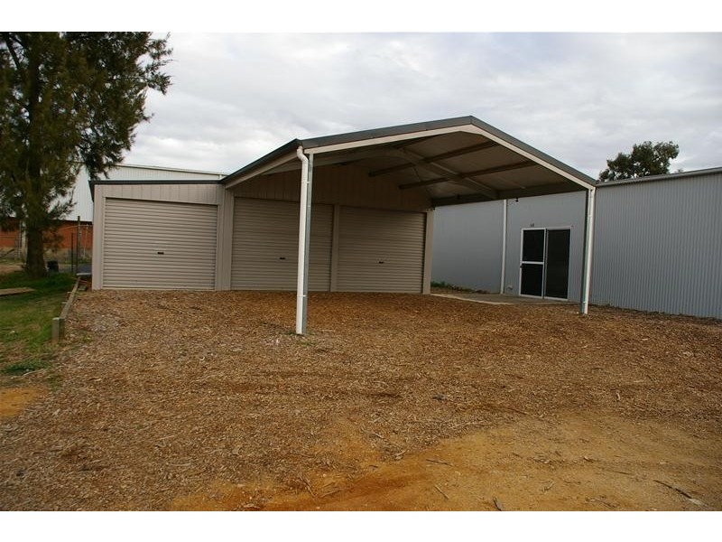 38 A Young Road, Cowra NSW 2794