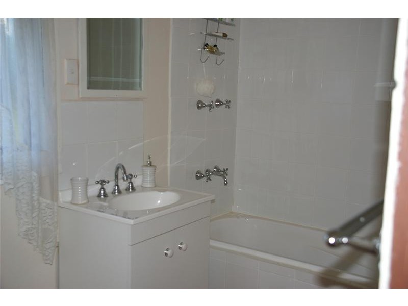 16 Rankin Street, Woodstock NSW 2538