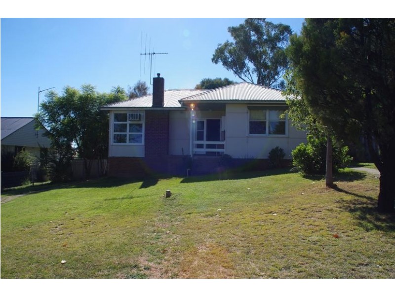 34 Macassar Street, Cowra NSW 2794