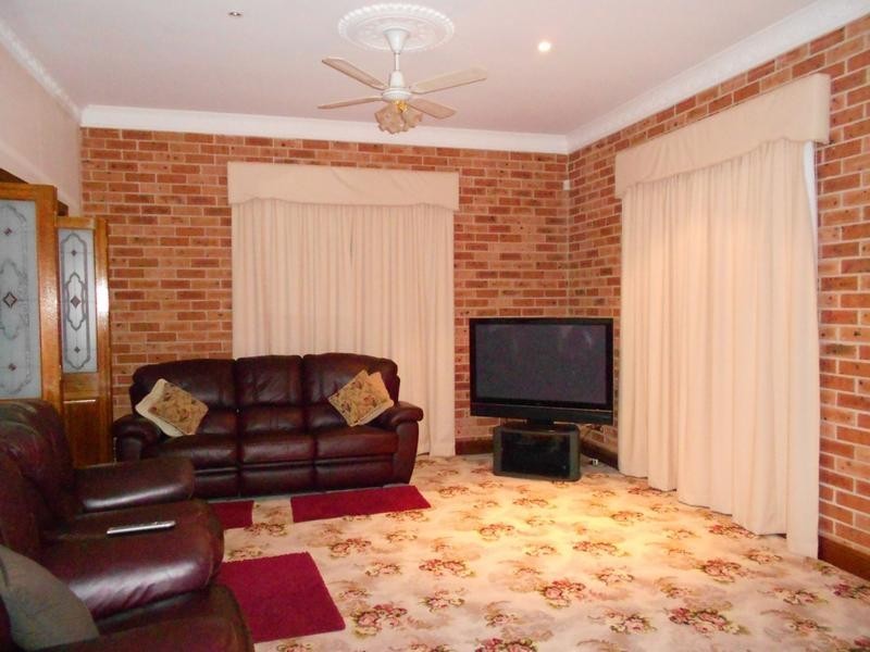 9 Fish Fossil Drive, Canowindra NSW 2804