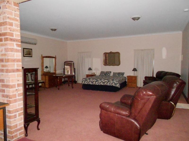 9 Fish Fossil Drive, Canowindra NSW 2804