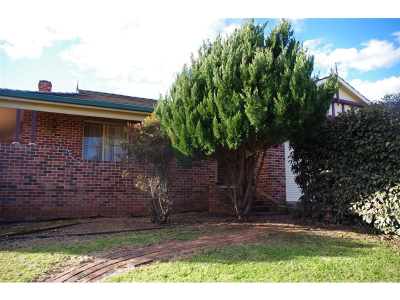 4 Eucalypt Close, Cowra NSW 2794