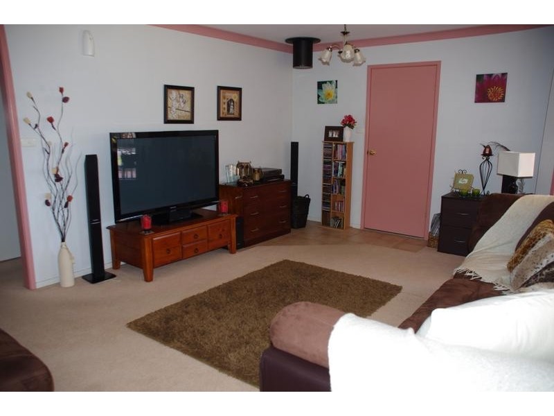 12 Echuca Place, Cowra NSW 2794