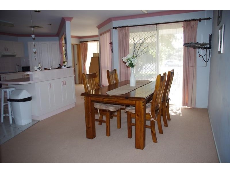 12 Echuca Place, Cowra NSW 2794