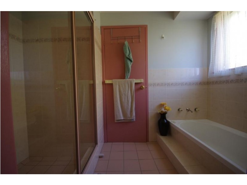 12 Echuca Place, Cowra NSW 2794