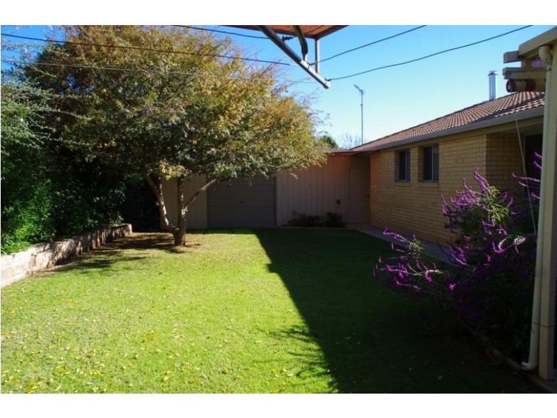 12 Echuca Place, Cowra NSW 2794