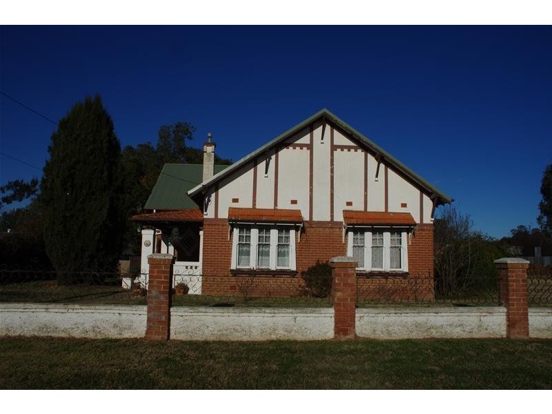 4 Shelley Street, Cowra NSW 2794