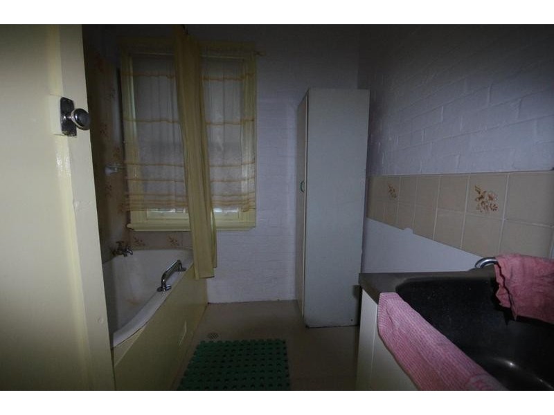 11 Railway Street, Cowra NSW 2794