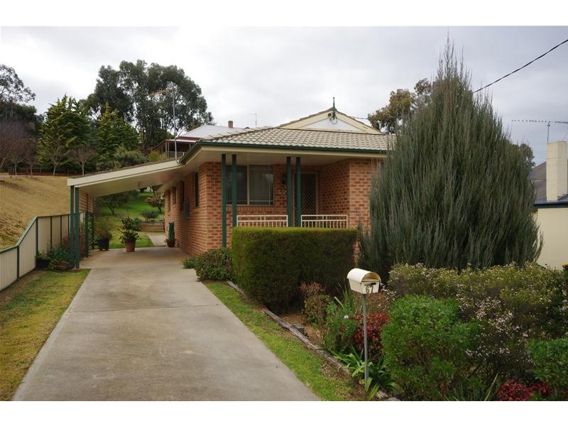 67 Macquarie Street, Cowra NSW 2794