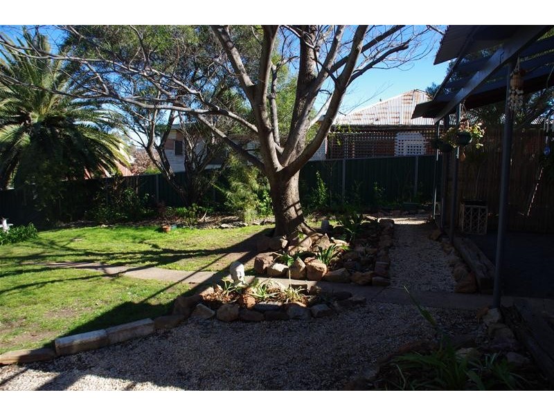 27 Liverpool Street, Cowra NSW 2794