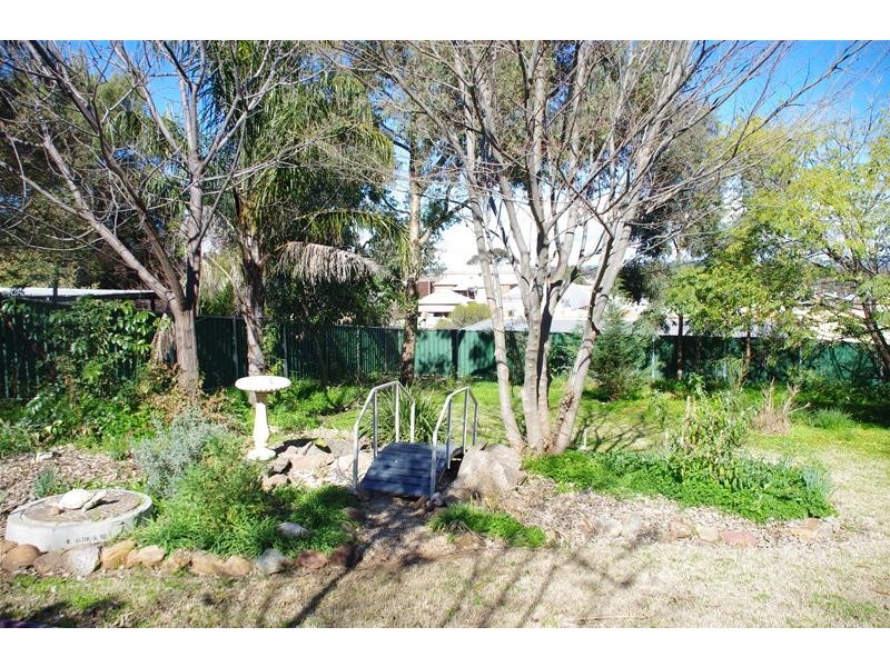 27 Liverpool Street, Cowra NSW 2794