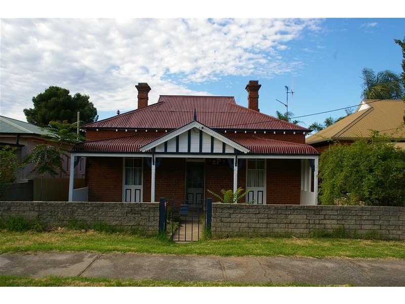 11 Vaux Street, Cowra NSW 2794