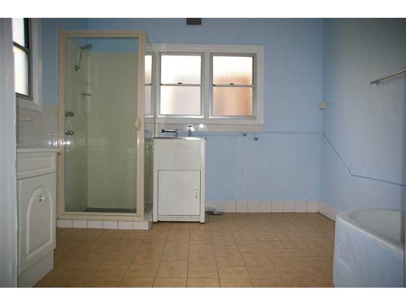 11 Vaux Street, Cowra NSW 2794