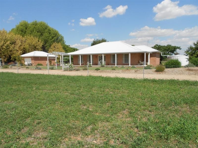39 Elouera Road, Cowra NSW 2794