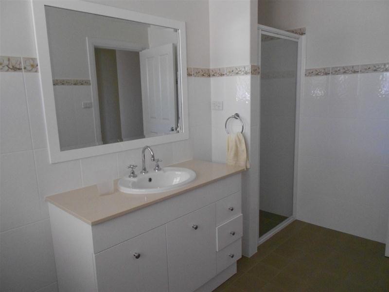 39 Elouera Road, Cowra NSW 2794