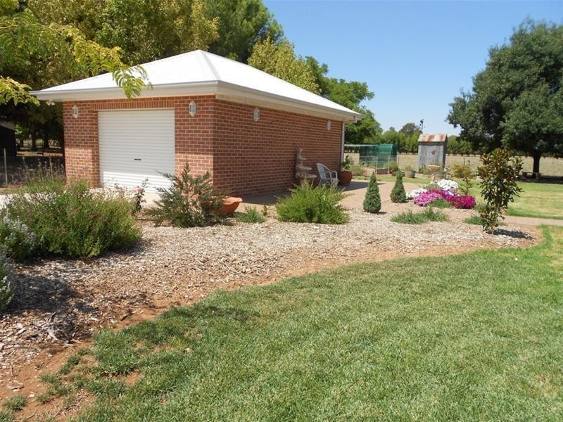 39 Elouera Road, Cowra NSW 2794