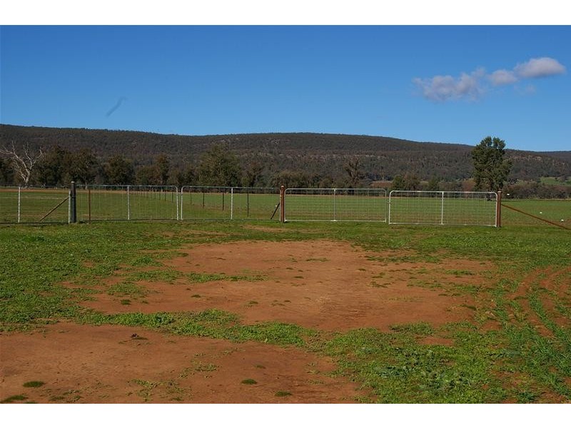 Grenfell Road, Gooloogong NSW 2805