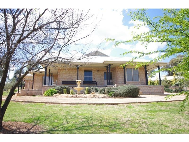 81 Military Parade, Cowra NSW 2794