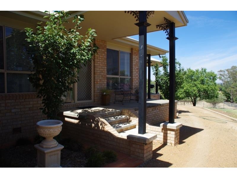 81 Military Parade, Cowra NSW 2794