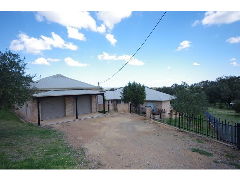 81 Military Parade, Cowra NSW 2794