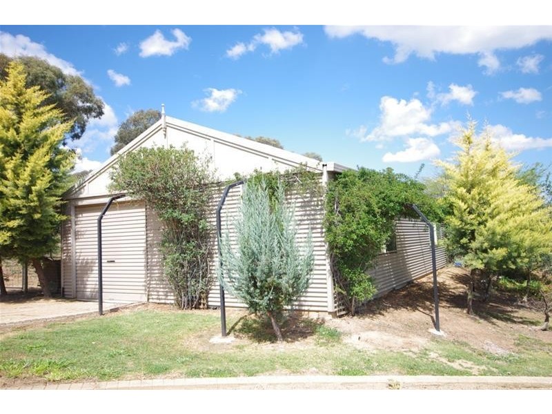 81 Military Parade, Cowra NSW 2794