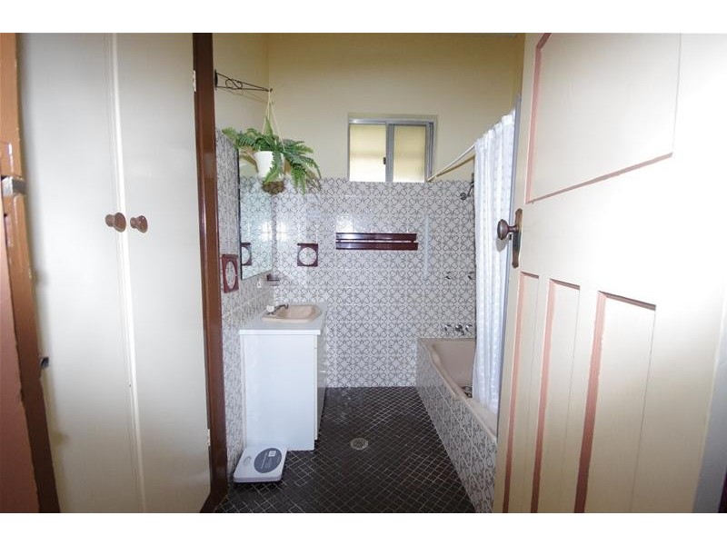 26 Argoon Street, Cowra NSW 2794