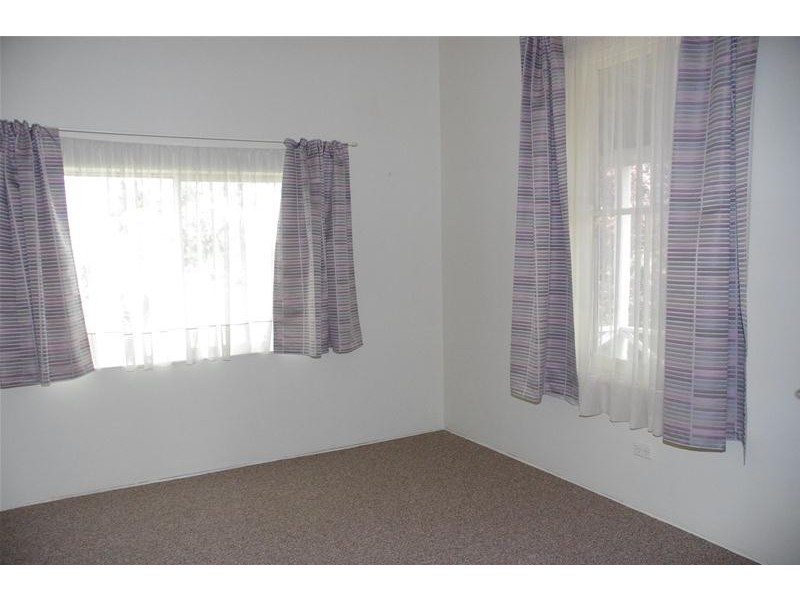 4 Lynch Street, Cowra NSW 2794