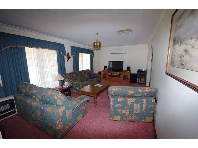 16 Comerford Street, Cowra NSW 2794