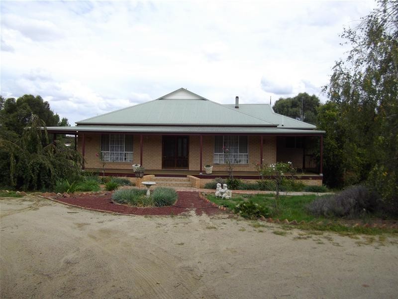 49 Valley View Road, Cowra NSW 2794