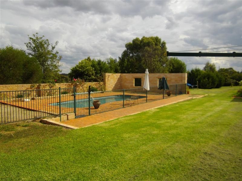 49 Valley View Road, Cowra NSW 2794