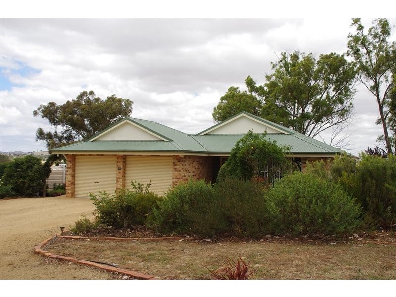 18 Battalion Drive, Cowra NSW 2794