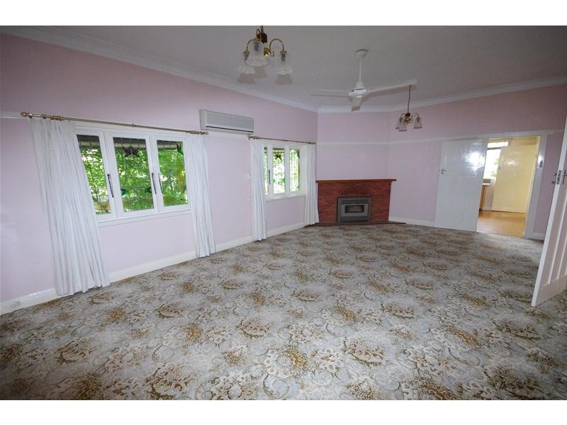 35 Liverpool Street, Cowra NSW 2794