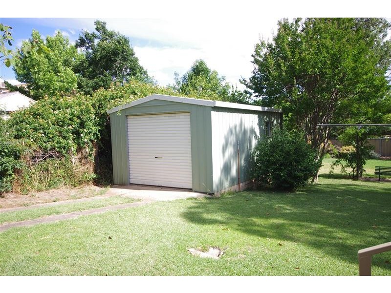 35 Liverpool Street, Cowra NSW 2794