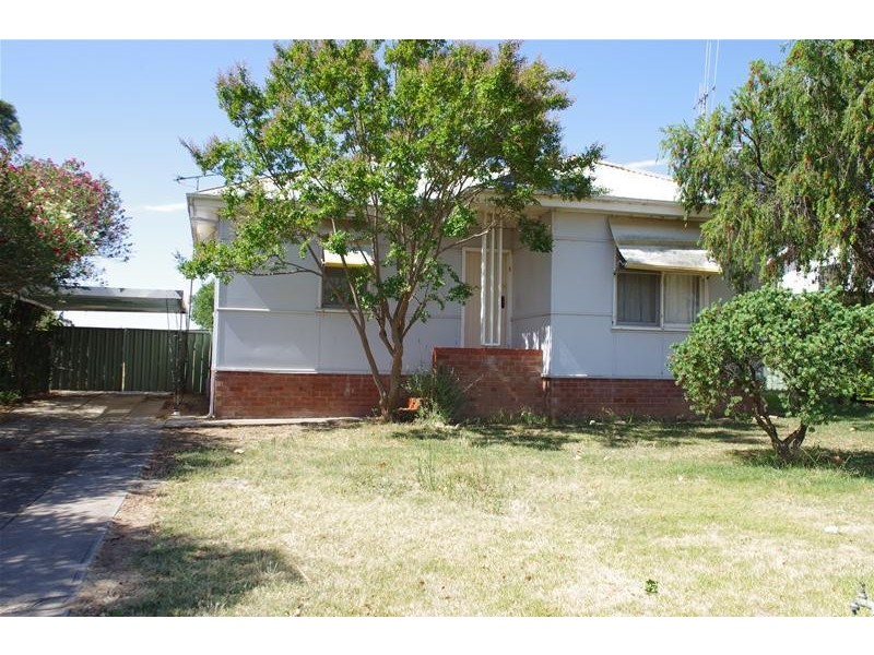 8 Myall Street, Cowra NSW 2794