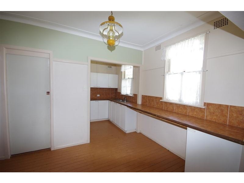 8 Myall Street, Cowra NSW 2794