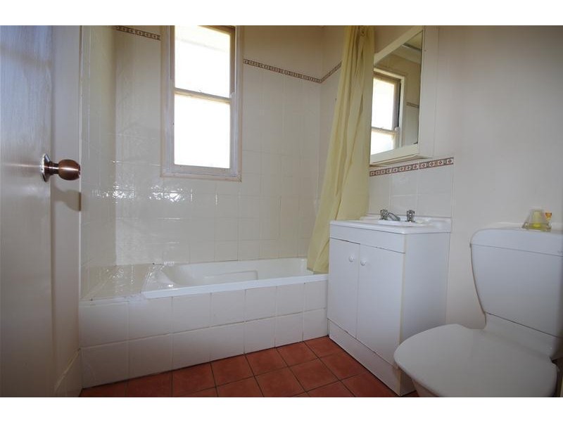 8 Myall Street, Cowra NSW 2794