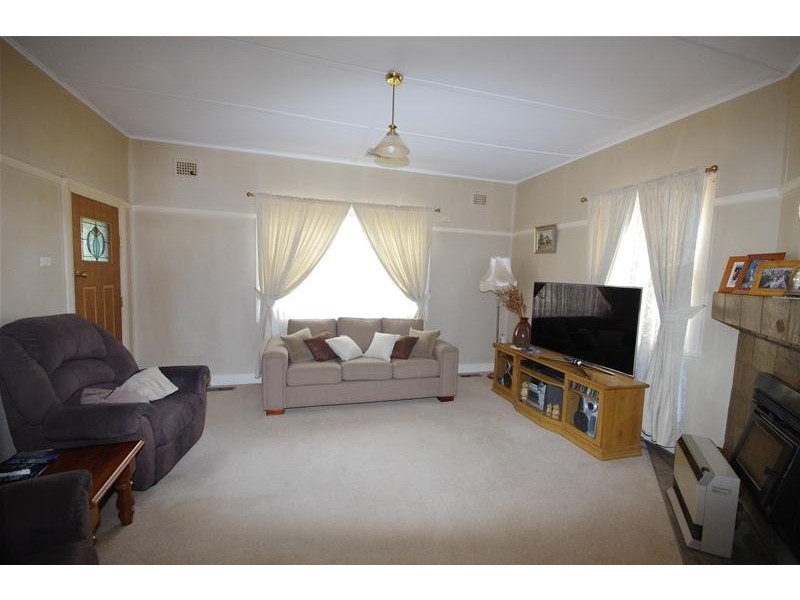 17 Waugoola Street, Cowra NSW 2794