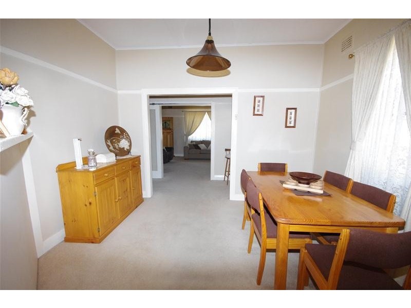 17 Waugoola Street, Cowra NSW 2794