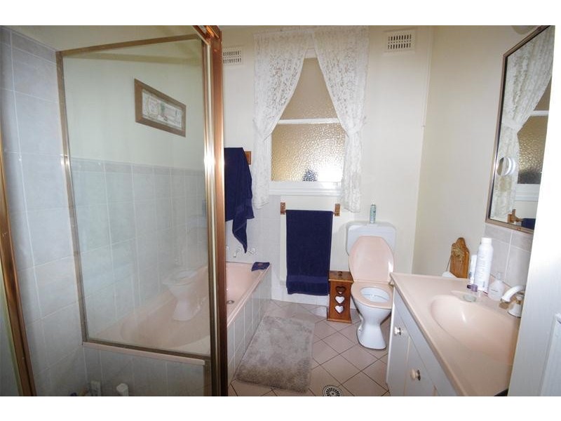 17 Waugoola Street, Cowra NSW 2794