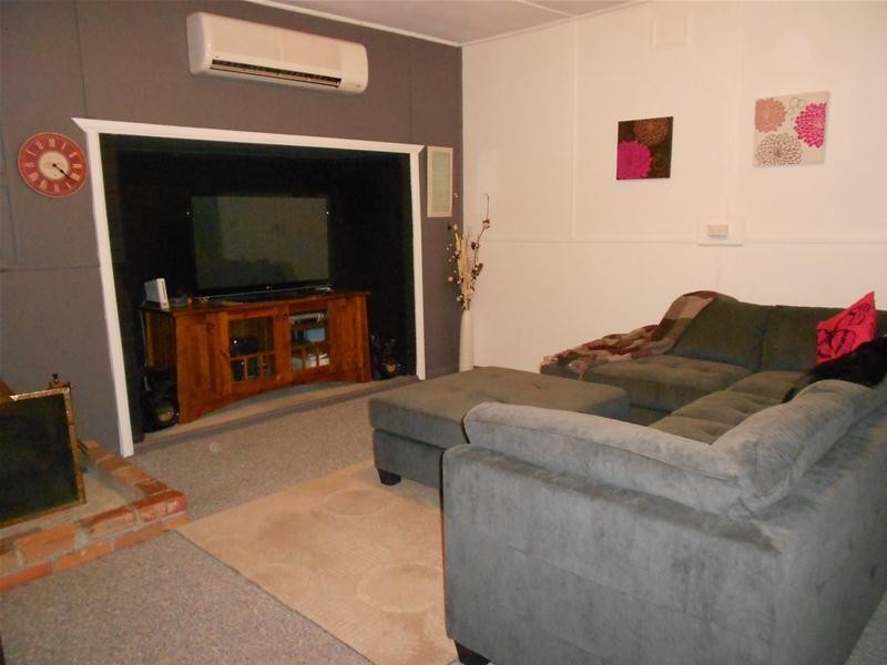 42 East Street, Gooloogong NSW 2805