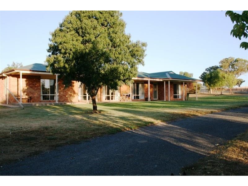 33 Camp Lane, Cowra NSW 2794