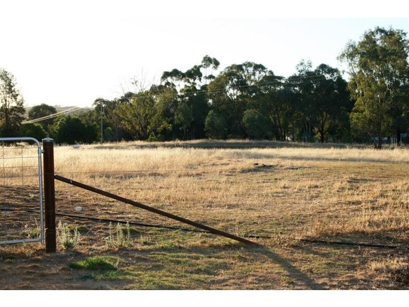 33 Camp Lane, Cowra NSW 2794